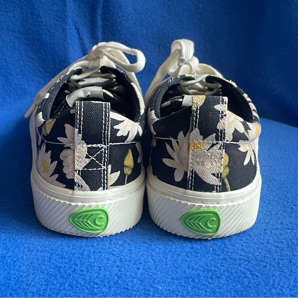 👟 Cariama OCA Low Lace Up Sneakers. Black W/Giant Lilies. Unisex. 👟 - Picture 10 of 16